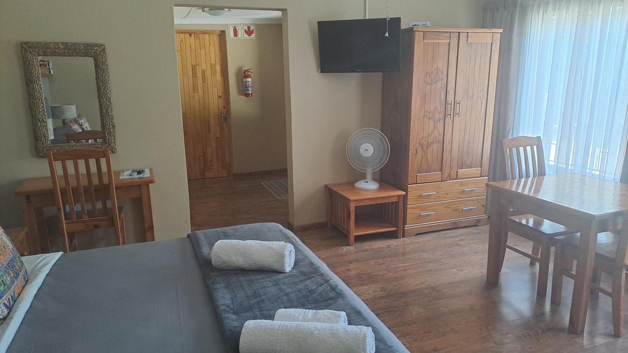African Dawn B&B Calvinia Екстер'єр фото